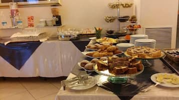 Free daily buffet breakfast