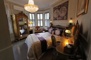 Double Room, Ensuite (Versailles) | Soundproofing, iron/ironing board, WiFi - Tower Guest House (York)