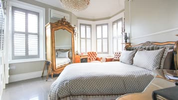 Double Room, Ensuite (Versailles) | Soundproofing, iron/ironing board, WiFi