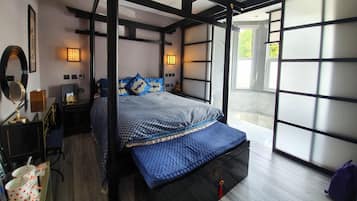 Deluxe Double Room, Ensuite (Samurai) | Soundproofing, iron/ironing board, WiFi