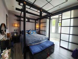 Deluxe Double Room, Ensuite (Samurai) | Soundproofing, iron/ironing board, WiFi - Tower Guest House (York)