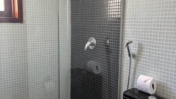 Deluxe Twin Room | Bathroom | Shower, towels, soap
