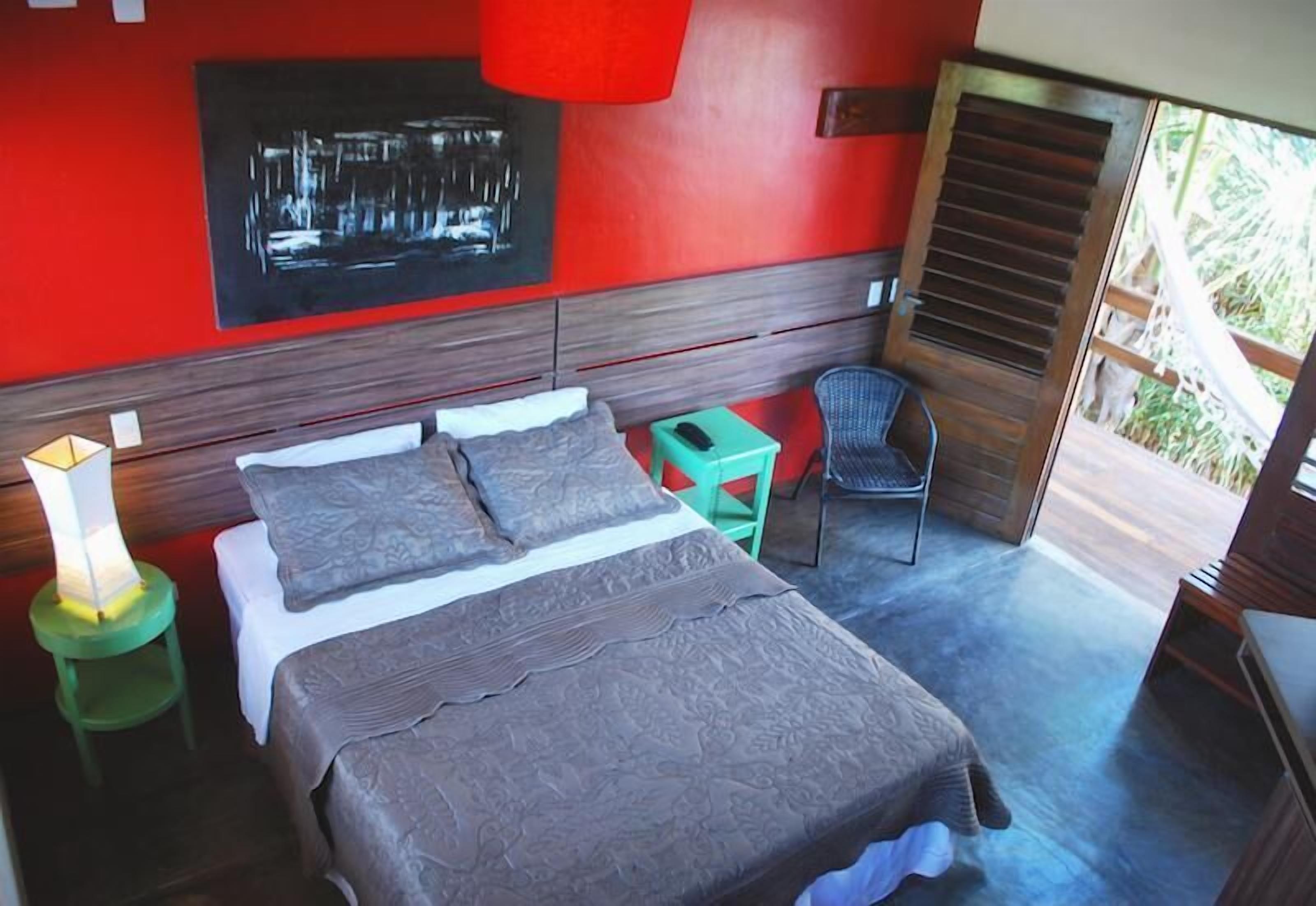 Minibar, Zimmersafe, kostenloses WLAN, Bettwäsche