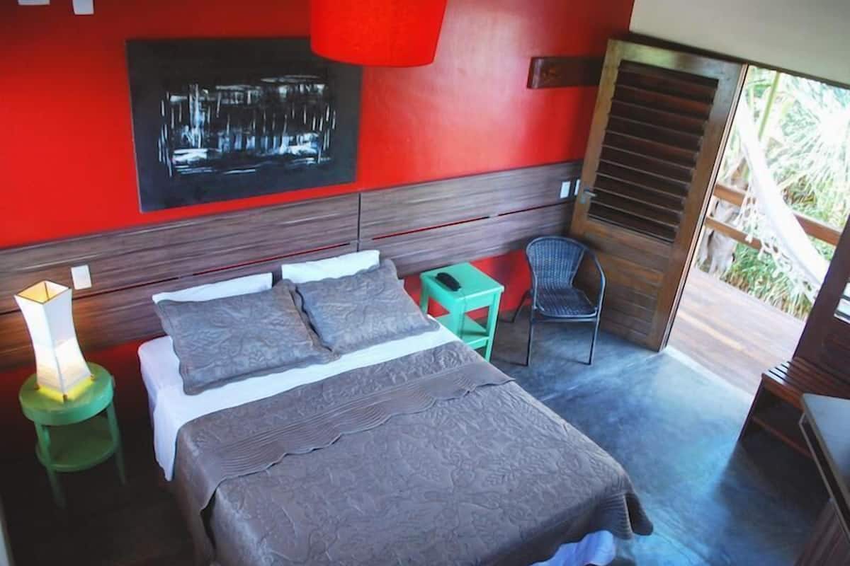 Minibar, caja de seguridad en la habitación, wifi gratis y ropa de cama