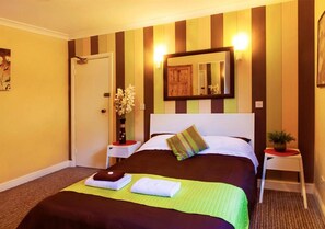 Double Room | Desk, iron/ironing board, free WiFi, bed sheets