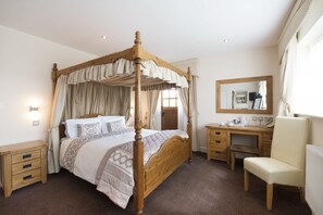In-room safe, desk, iron/ironing board, free WiFi - The Newtown House Hotel (Hayling Island)