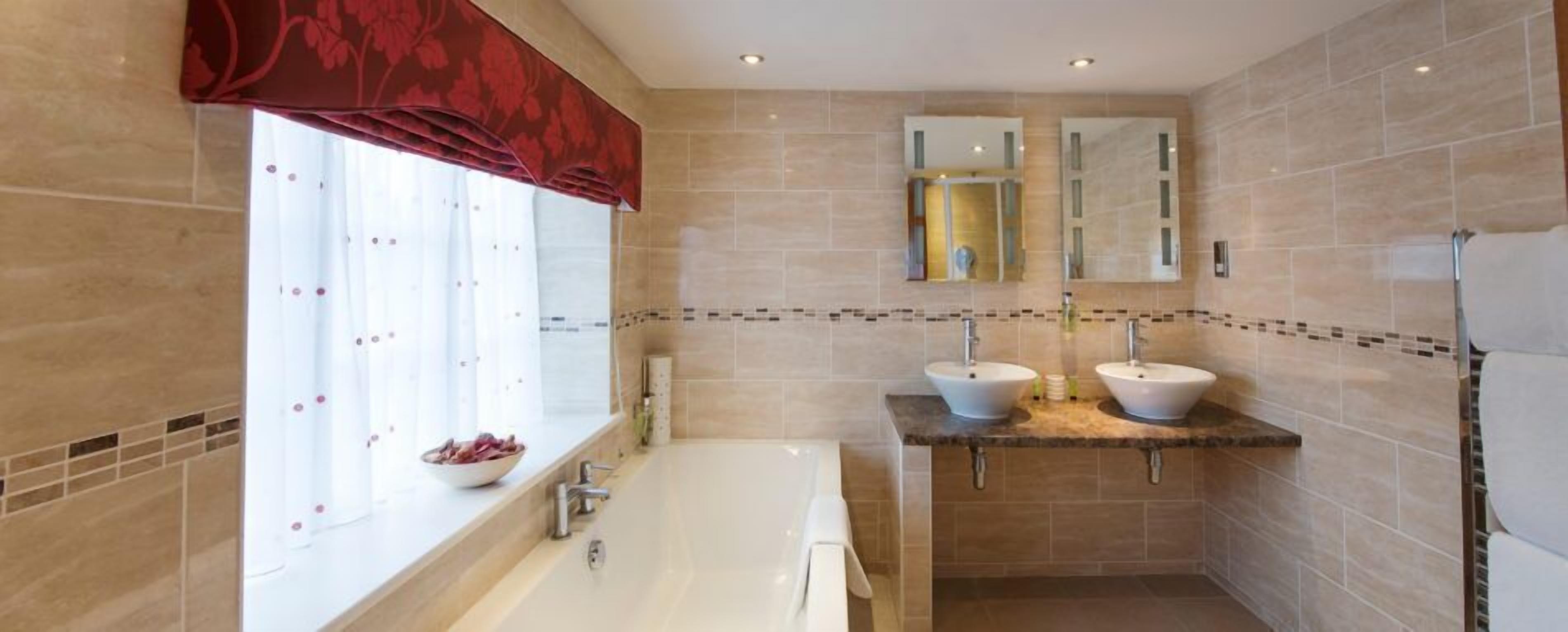 free toiletries, towels