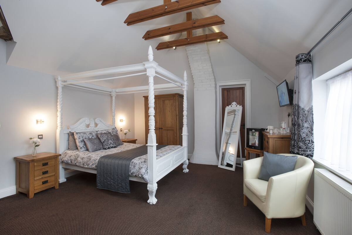 in-room safe, desk, iron/ironing board, free wifi