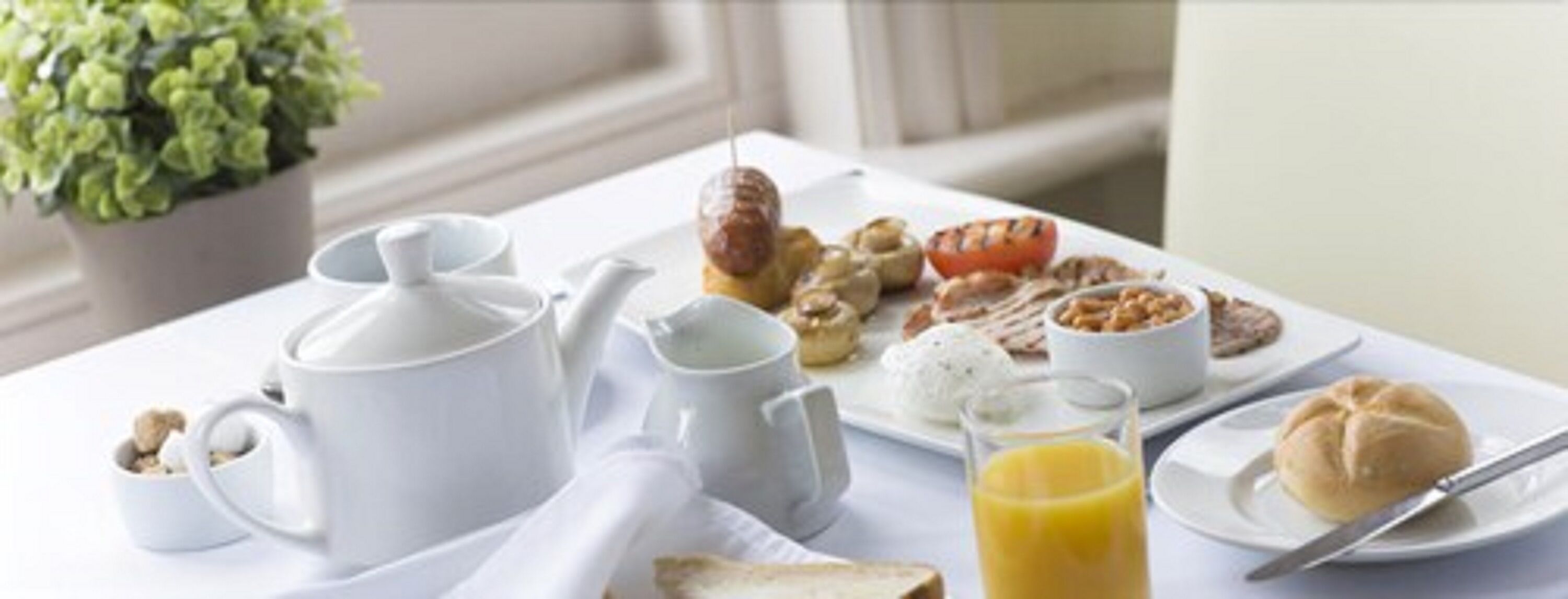 free daily cooked-to-order breakfast