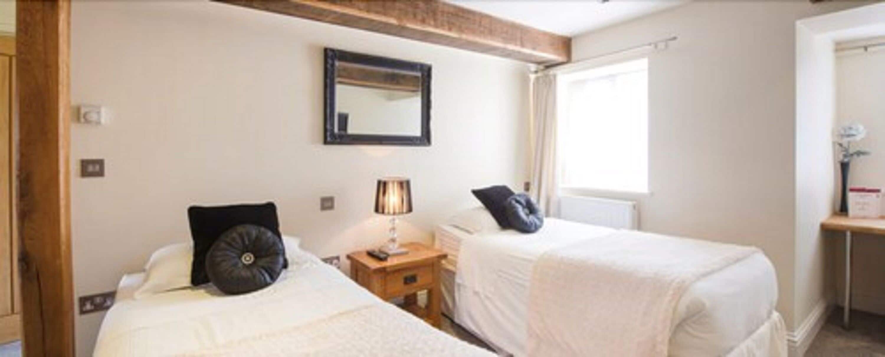 exclusive twin room | in-room safe, desk, iron/ironing board, free wifi