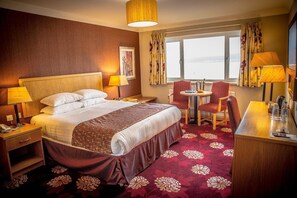 高档床上用品、办公桌、熨斗/熨衣板、免费婴儿床