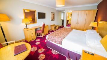 Literie de qualité supérieure, bureau, fer et planche à repasser