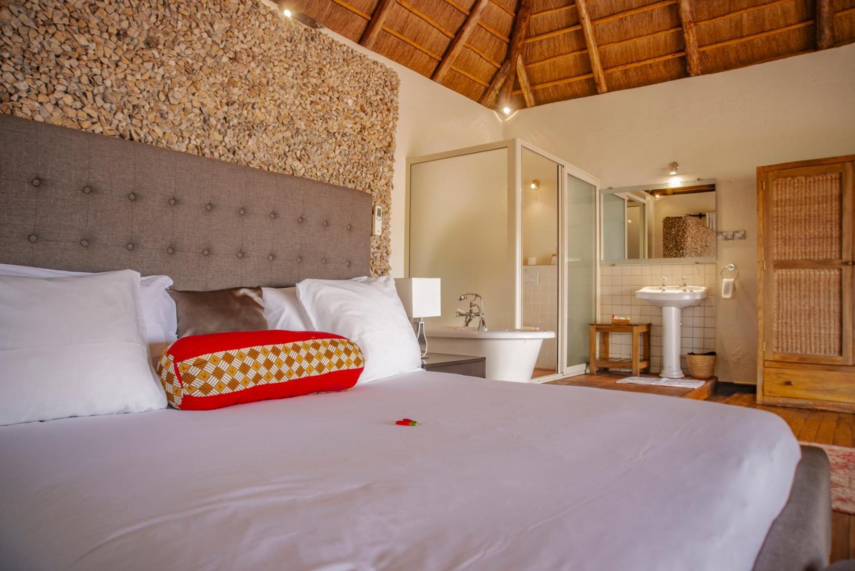 Junior-Suite | Hochwertige Bettwaren, Daunenbettdecken, kostenlose Minibar, Zimmersafe