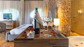 Junior Suite | Premium bedding, down duvets, free minibar, in-room safe