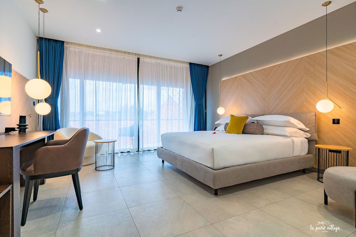 deluxe double room, 1 bedroom, balcony, city view | 1 bedroom, premium bedding, down duvets, free minibar