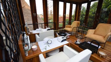 Couples treatment room(s), body treatments, hot stone massages