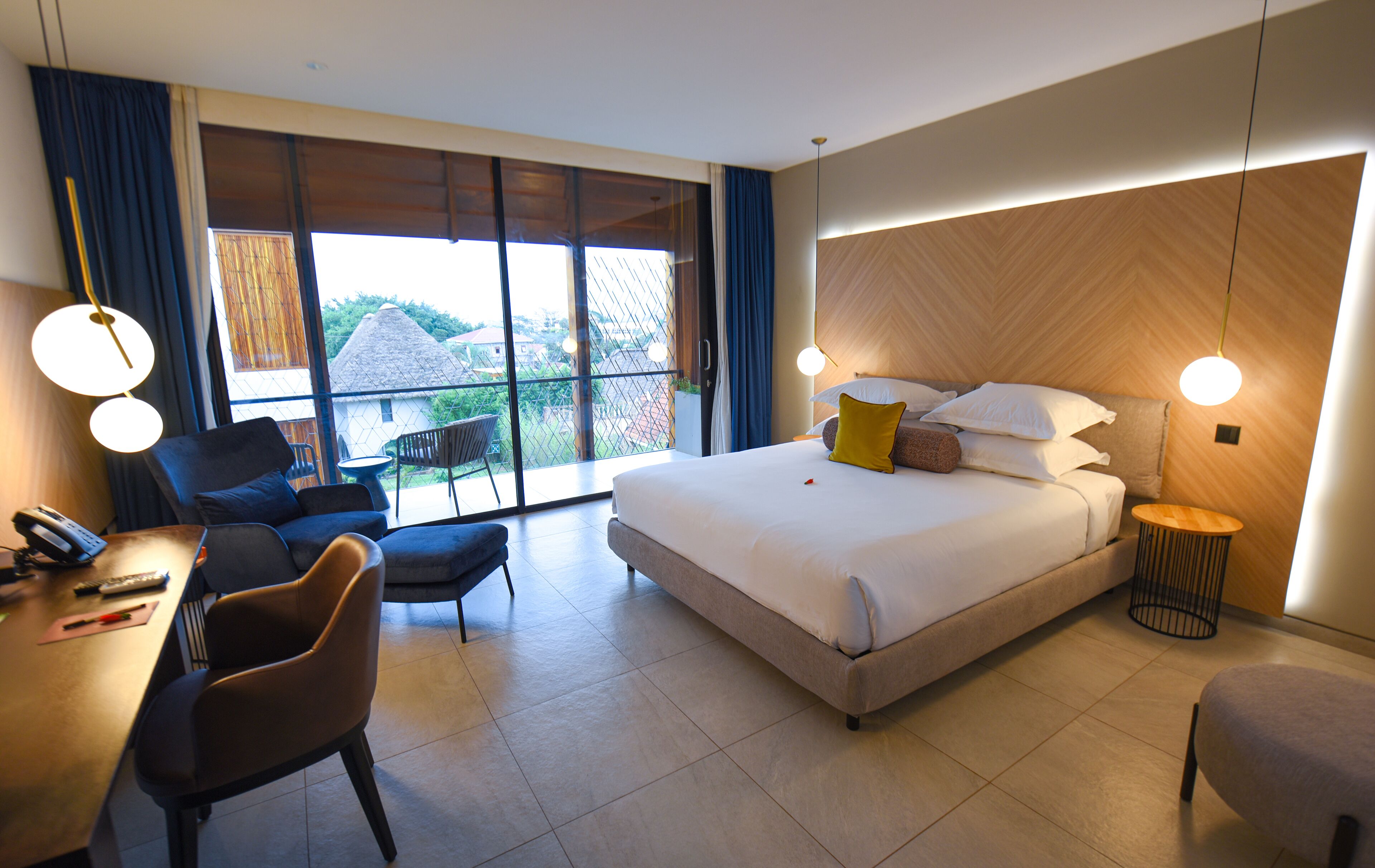 商务双人房, 1 间卧室, 阳台, 城市景观 | 高档床上用品、羽绒被、迷你吧（备有免费物品）、客房内保险箱