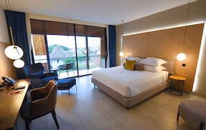 Dobbeltrom – business, 1 soverom, balkong, byutsikt | Sengetøy av topp kvalitet, dundyner og minibar (inkludert)