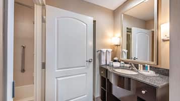 Amenidades de baño gratuitas, secadora de cabello, toallas, jabón