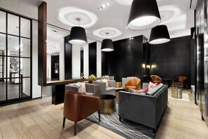 Premium bedding, pillowtop beds, free minibar, in-room safe - ANDAZ 5TH AVENUE, BY HYATT (New York)