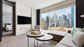 Suite (5TH AVE) | Premium bedding, pillow-top beds, free minibar, in-room safe