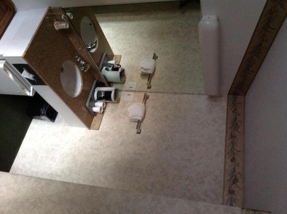 Humboldt Redwoods Inn by null