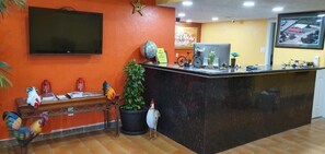 Lobby - Chaparral Motel (Hallettsville)