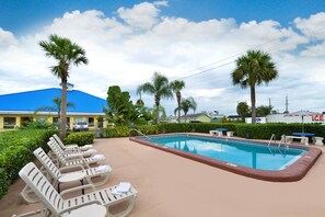 Pool - Budget Inn Okeechobee (Okeechobee)