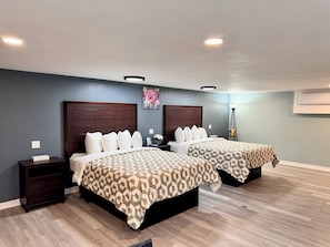 2 Queen Beds, Family Basement Apartment