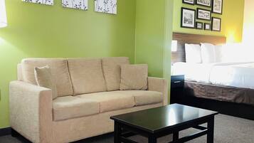 Suite, 1 kingsize-seng, tilgjengelighetstilpasset, ikke-røyk | Skrivebord, strykejern/-brett og barnesenger (inkludert)