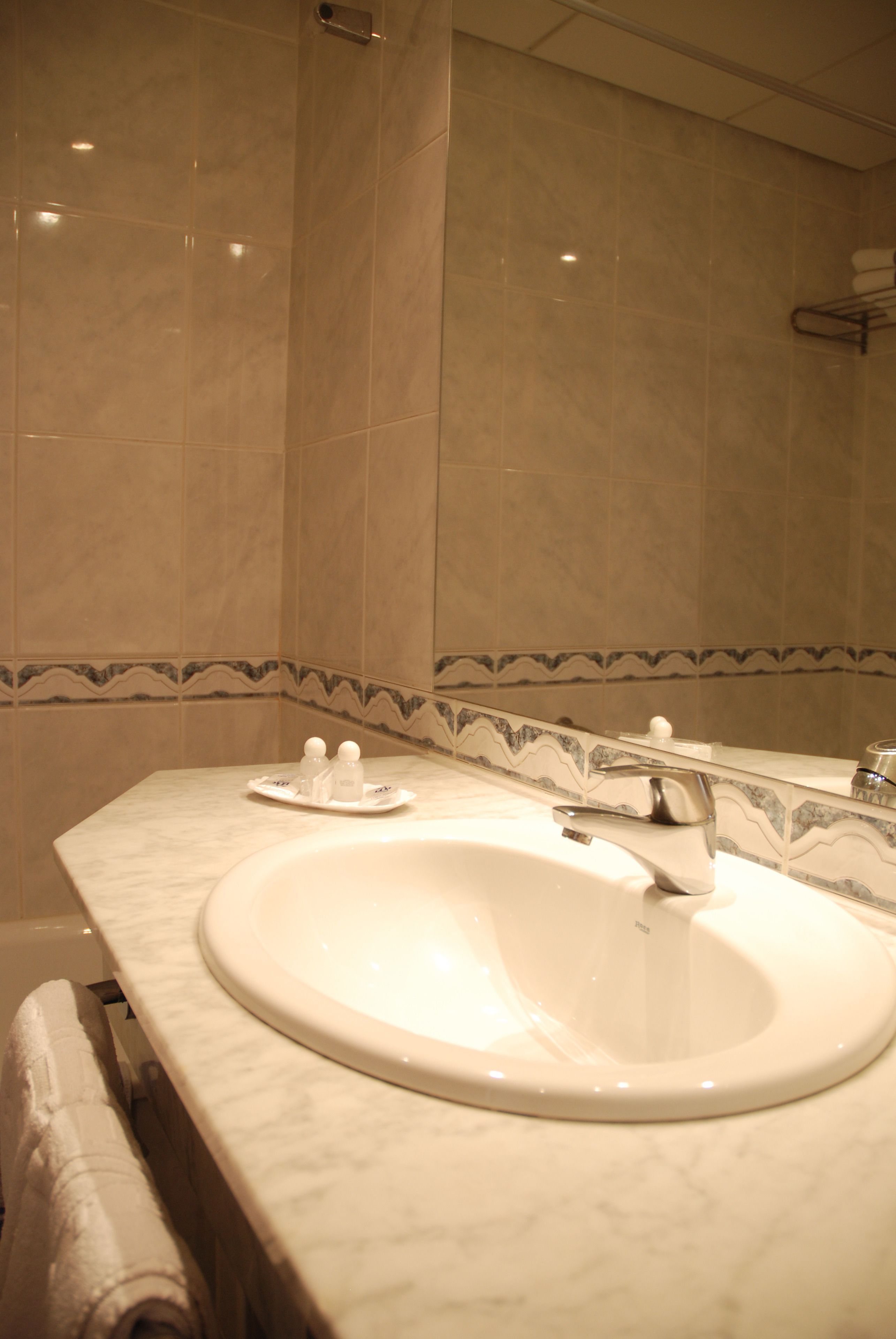 combined shower/bathtub, free toiletries, hair dryer, towels