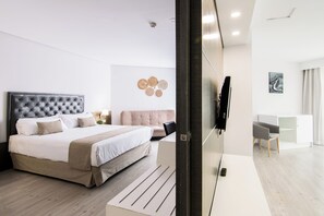 1 bedroom, minibar, in-room safe, desk