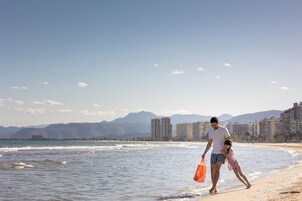 靠近海滩、沙滩毛巾