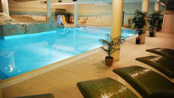 Indoor pool, sun loungers