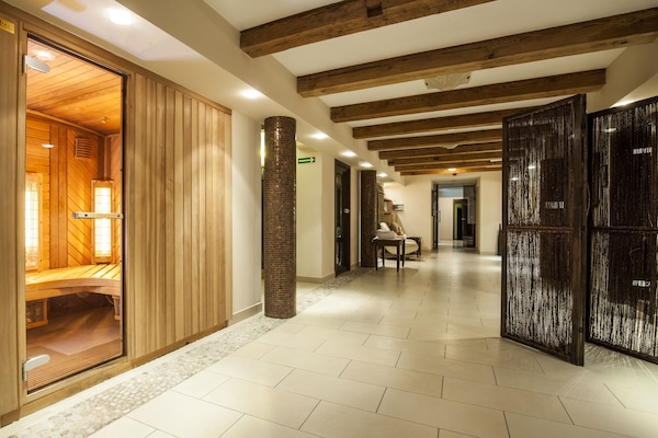 Body treatments, mud baths, hydrotherapy, body scrubs, thalassotherapy
