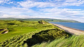 A coastal golf course with a sandy beach and grassy dunes. - The Ugadale Hotel and Cottages (Campbeltown)