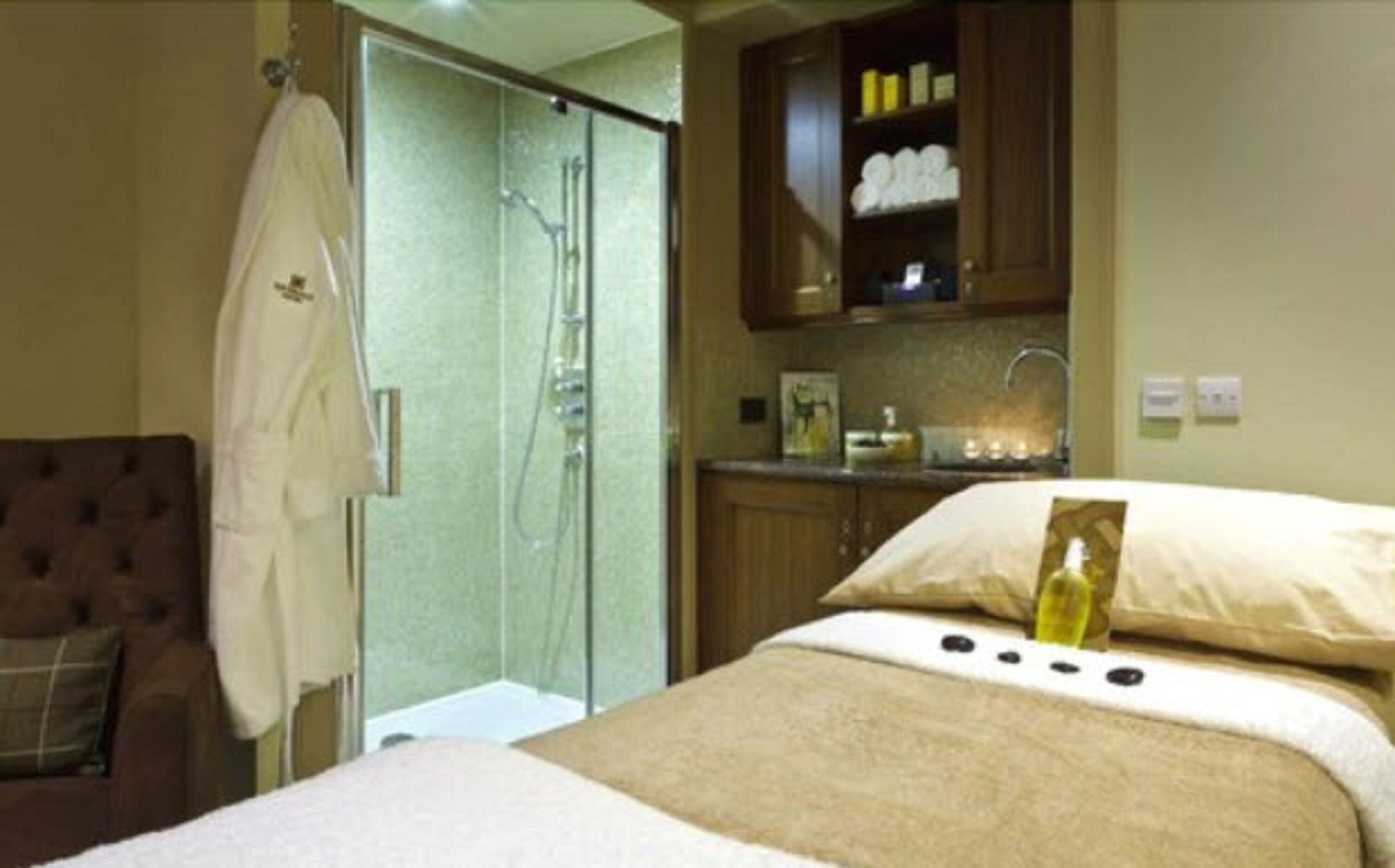 body treatments, aromatherapy, body wraps, facials