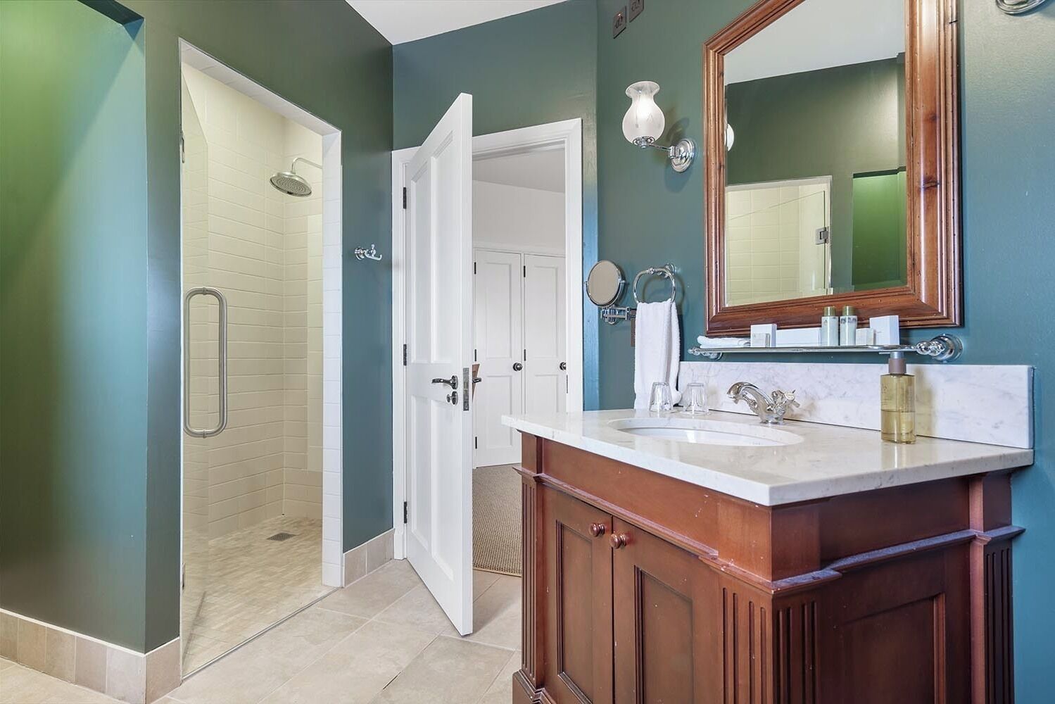 cottage, 2 bedrooms, ensuite | bathroom | rainfall showerhead, free toiletries, hair dryer, bathrobes