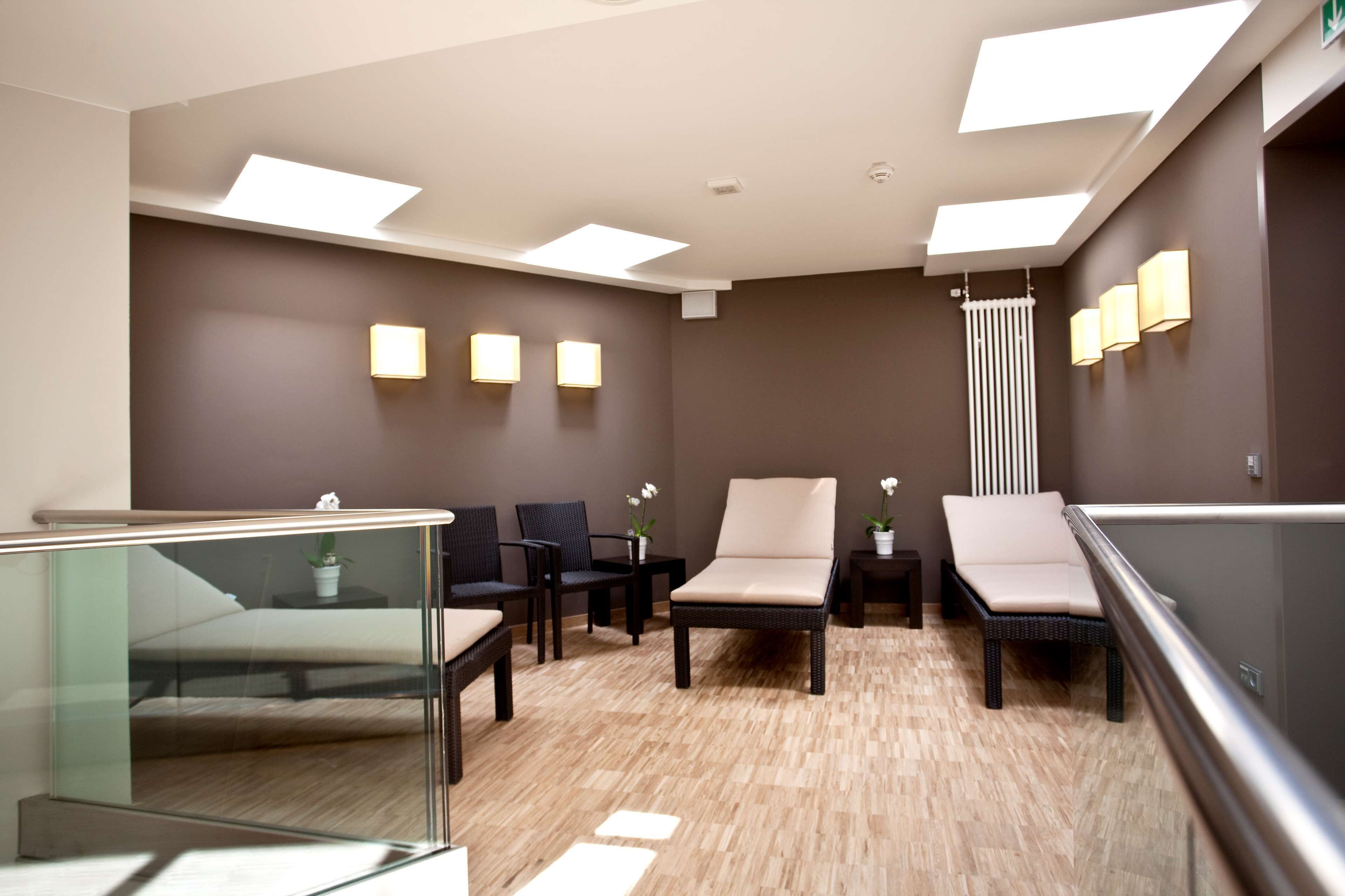 body treatments, facials, 1 treatment room