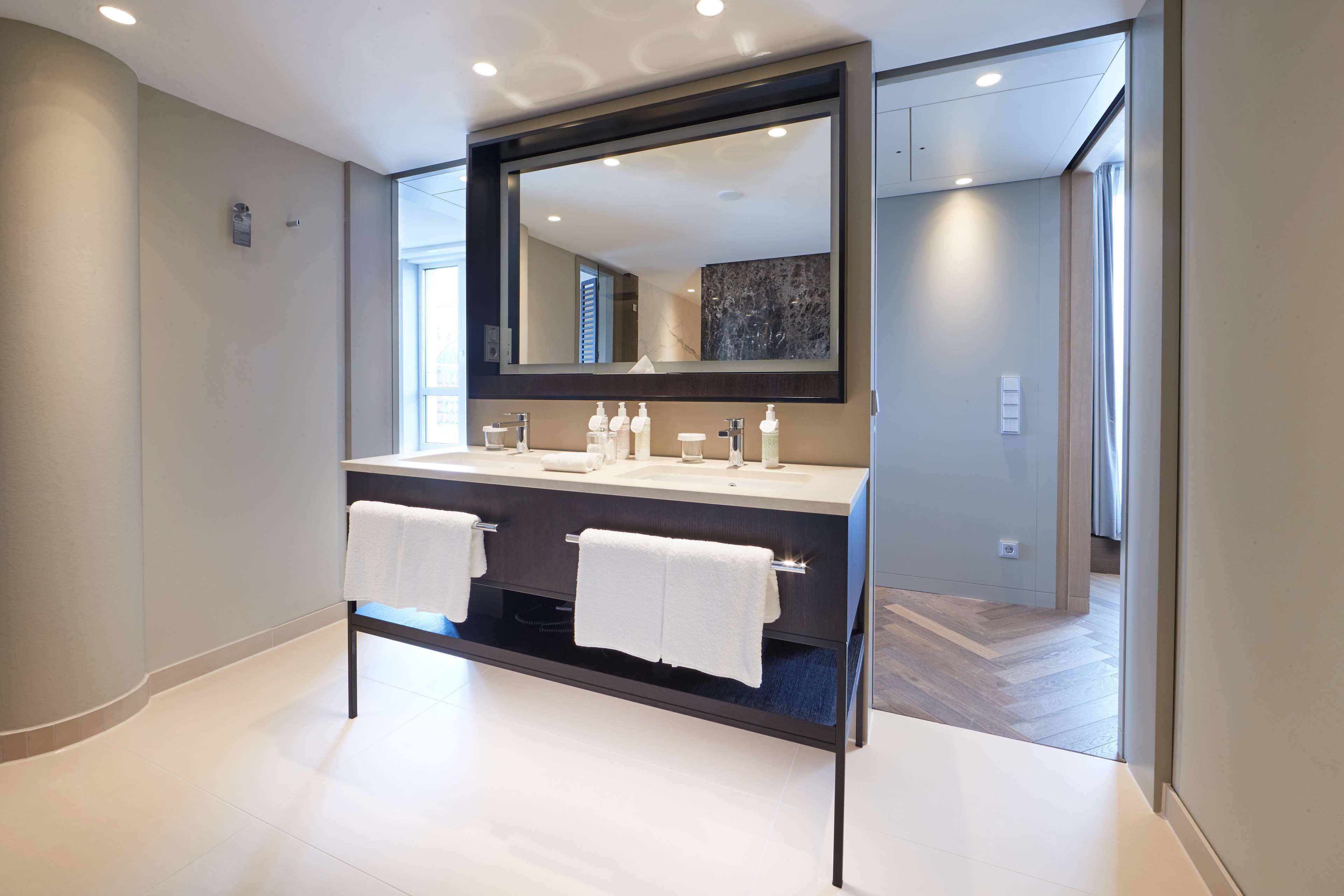 grand suite | bathroom | free toiletries, hair dryer, bathrobes, towels