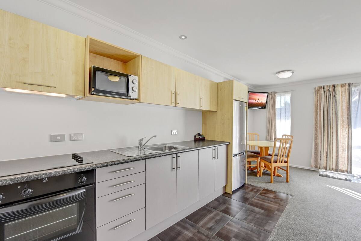 apartment, 1 bedroom | 1 bedroom, desk, soundproofing, iron/ironing board