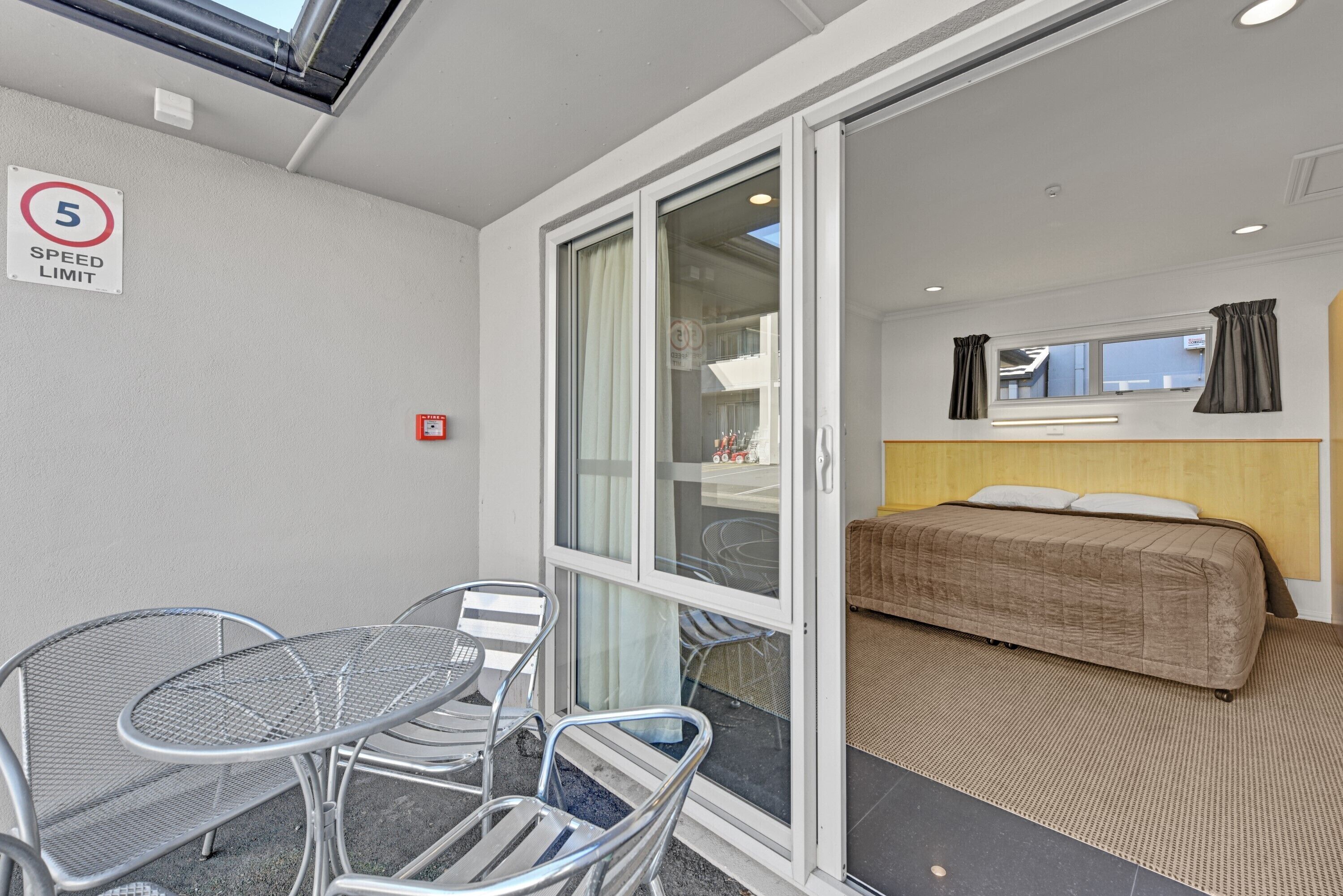 Apartment, 3 Bedrooms | Desk, soundproofing, iron/ironing board, free WiFi