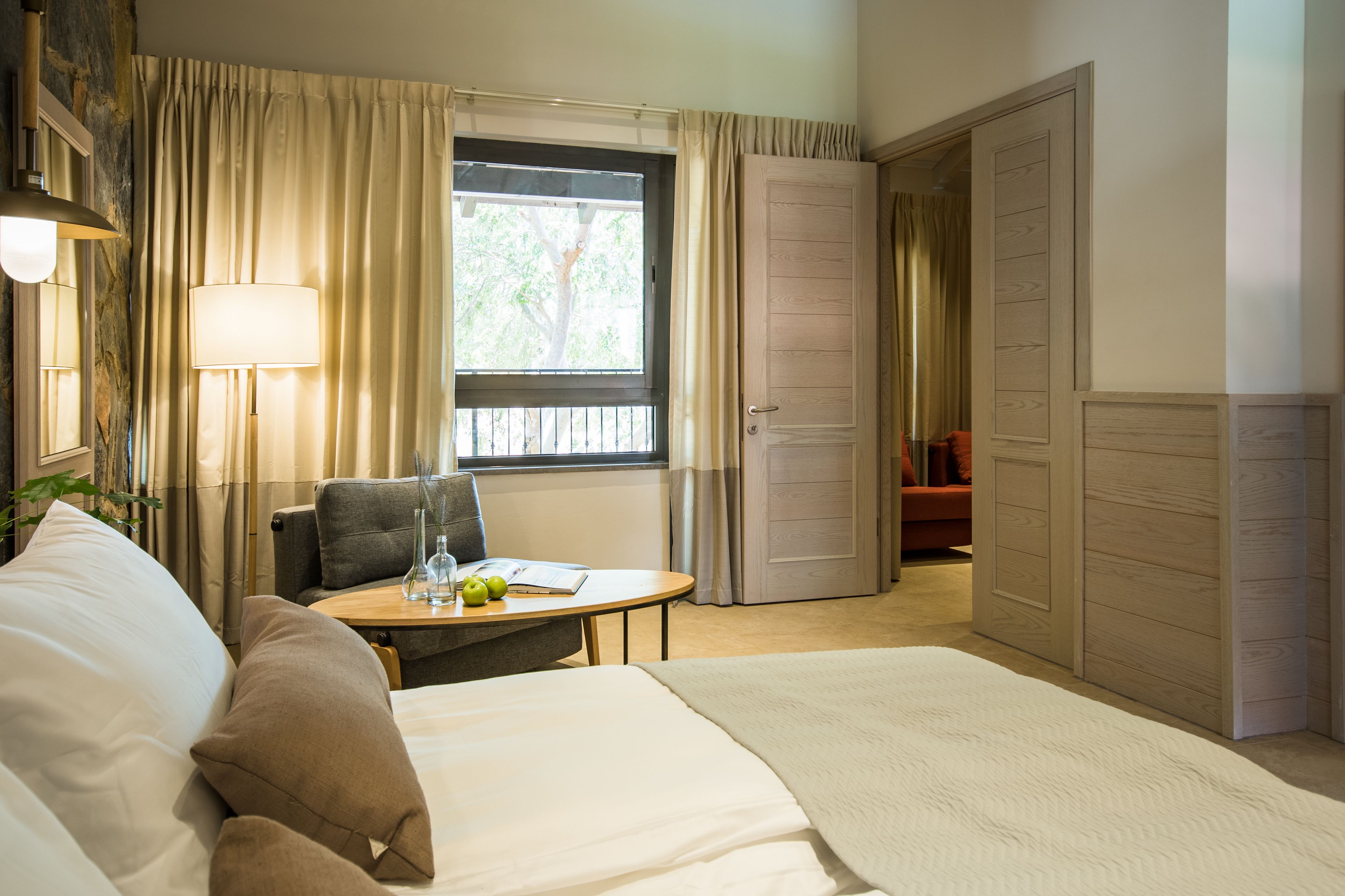 deluxe suite, balcony, mountain view | 1 bedroom, blackout curtains, soundproofing, free wifi