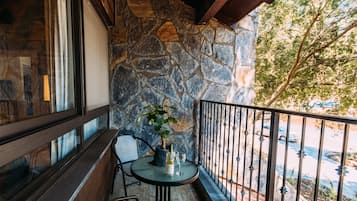 Deluxe Suite, Balcony, Mountain View | Balcony