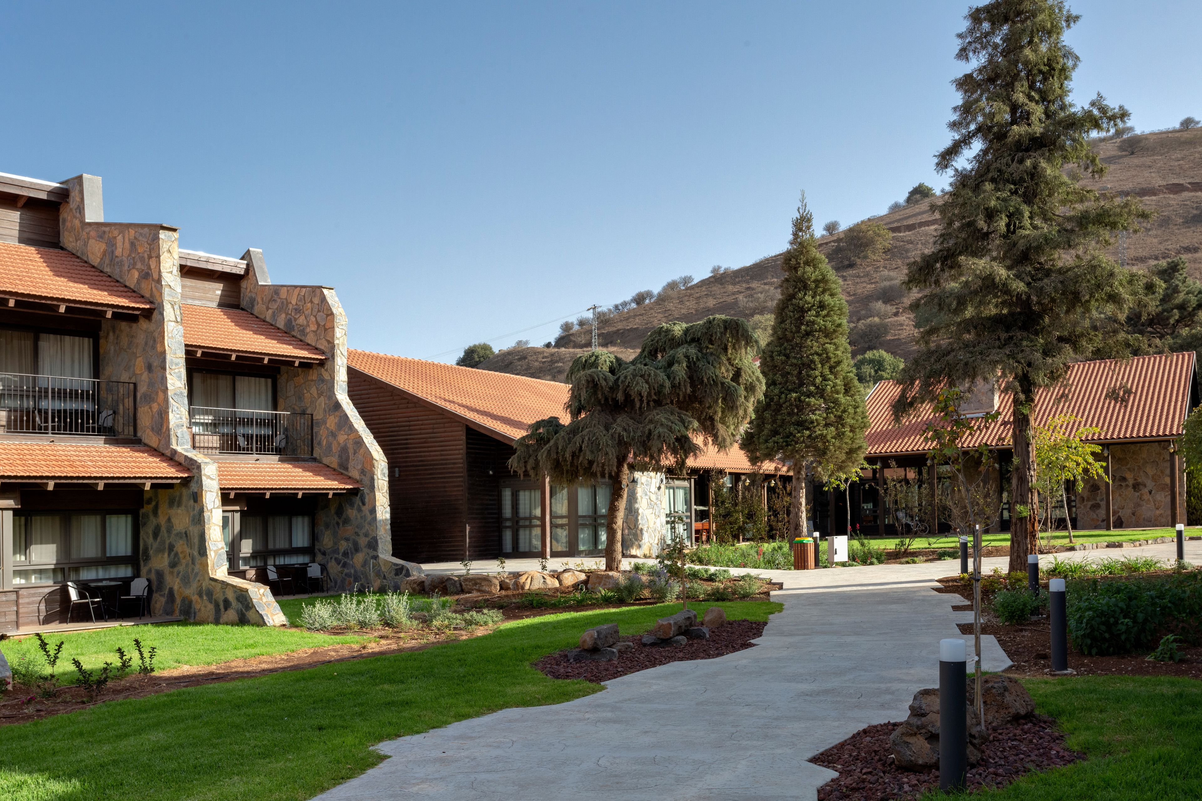 deluxe suite, garden view | terrace/patio