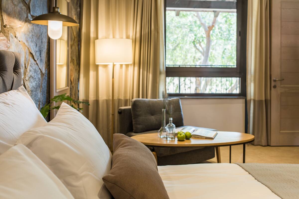 1 bedroom, blackout curtains, soundproofing, free wifi