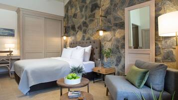 Suite Deluxe, balcón, vistas a la montaña | Zona de estar | Una televisión