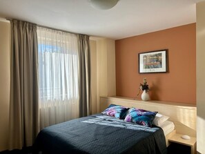 Premium bedding, down comforters, memory foam beds, desk - Hotel Pacific Timisoara (Timisoara)