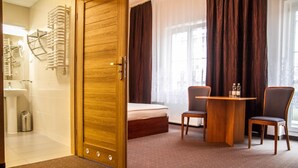 WiFi (free), bed sheets - Hotel Mazowiecki (Warsaw)