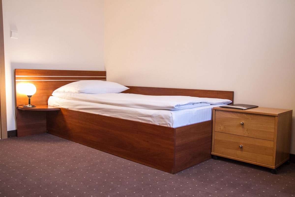 Free WiFi, bed sheets